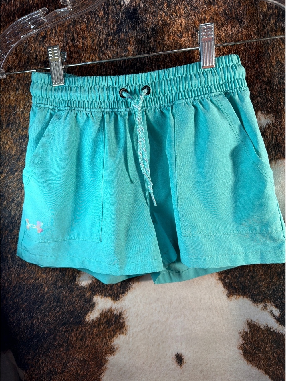 Under ammour girls shorts size youth medium